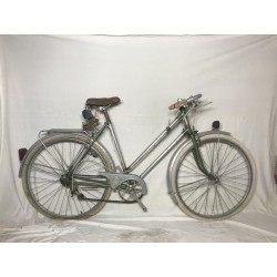 1945 (circa) - vélo dame cadre  anglais en duralumin " Gnome et Rhone " (Paris usines à Foulain) - C002